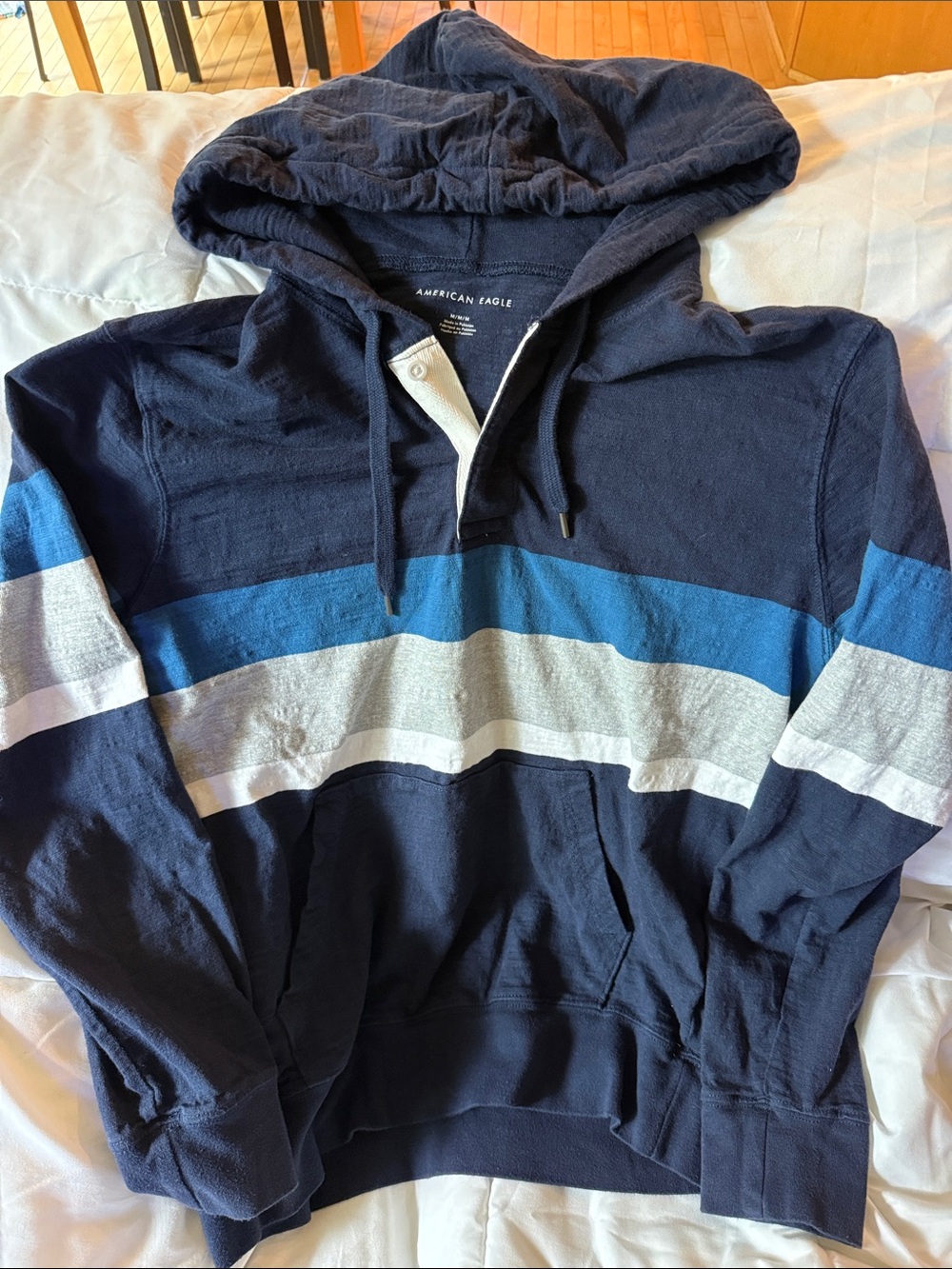 American Eagle navy and cream Hooded Pullover - Men’s M